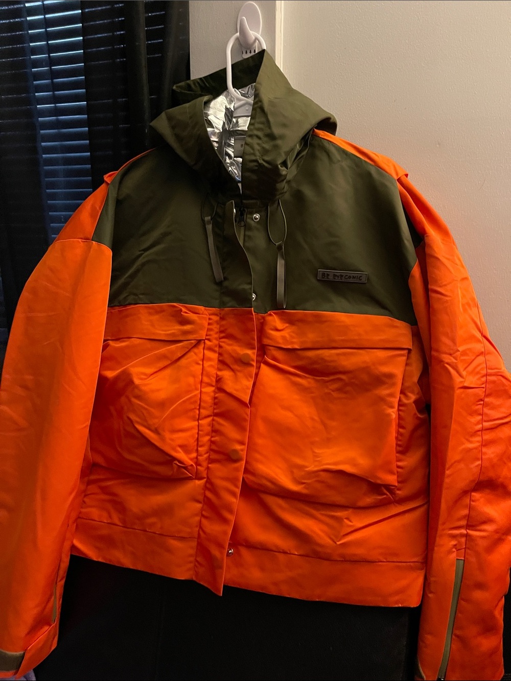 BeEyeConic EyeFly Jacket
Orange & Olive Hooded Jacket Sz XL NWT - Picture 4 of 16